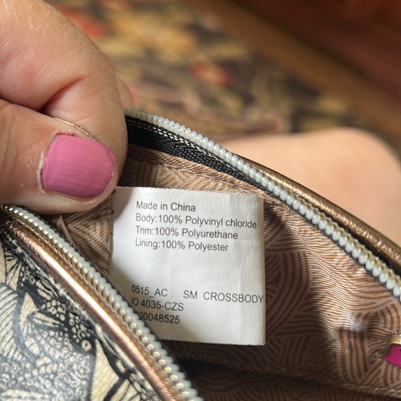 New Sakroots Crossbody purse handbag, Floral design gold lining keychain. PEACE! - Picture 13 of 13